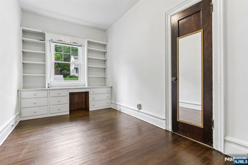 195 Riveredge Road 1