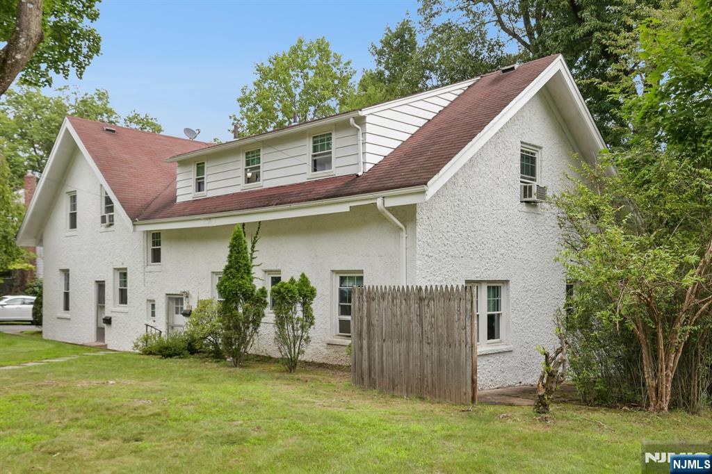 195 Riveredge Road 1
