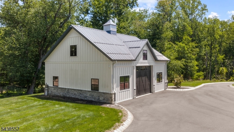 7 Homelands Dr