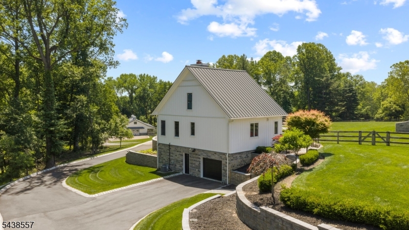 7 Homelands Dr