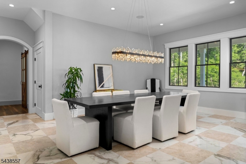 7 Homelands Dr