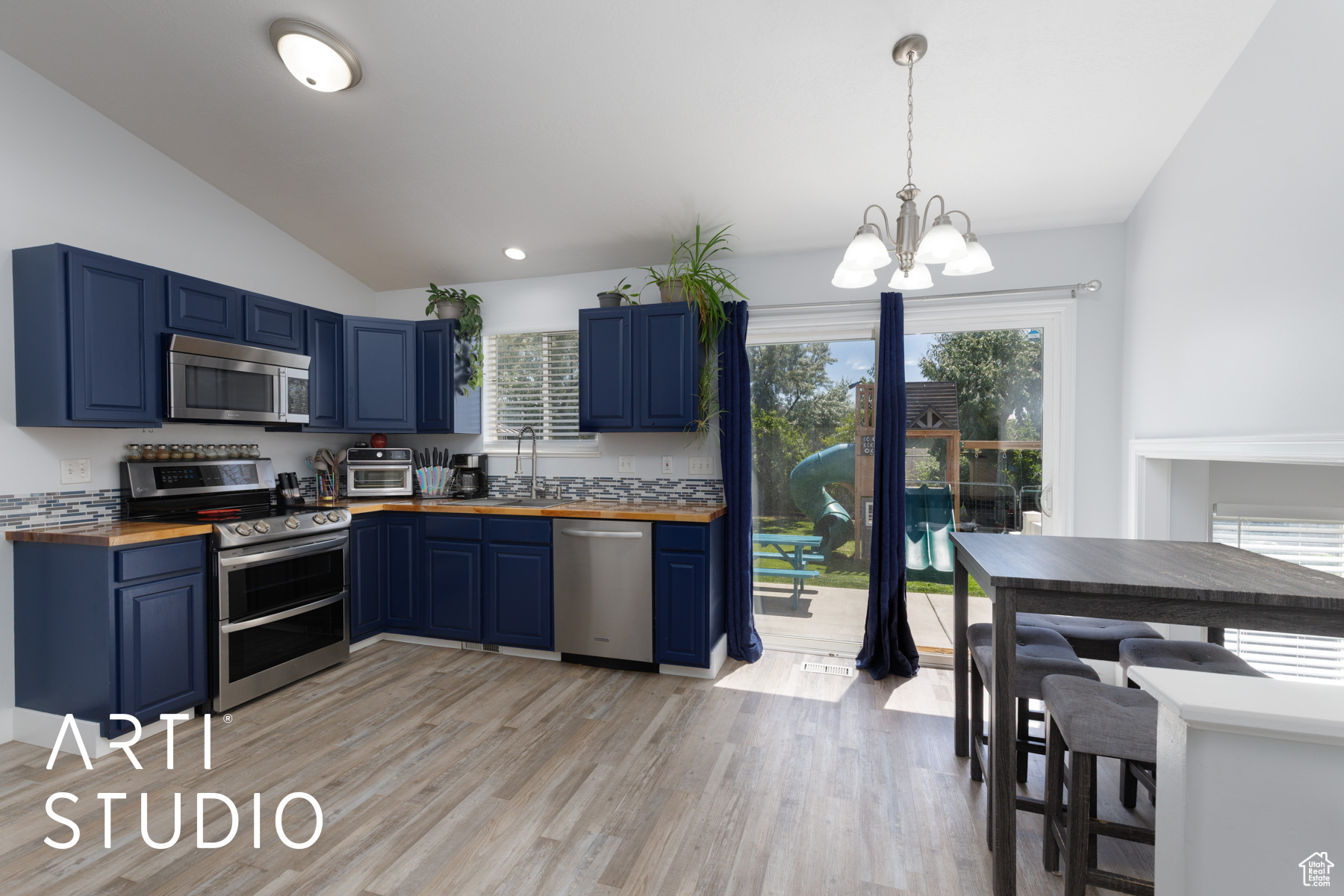 221 E BROOKMEADOW DR