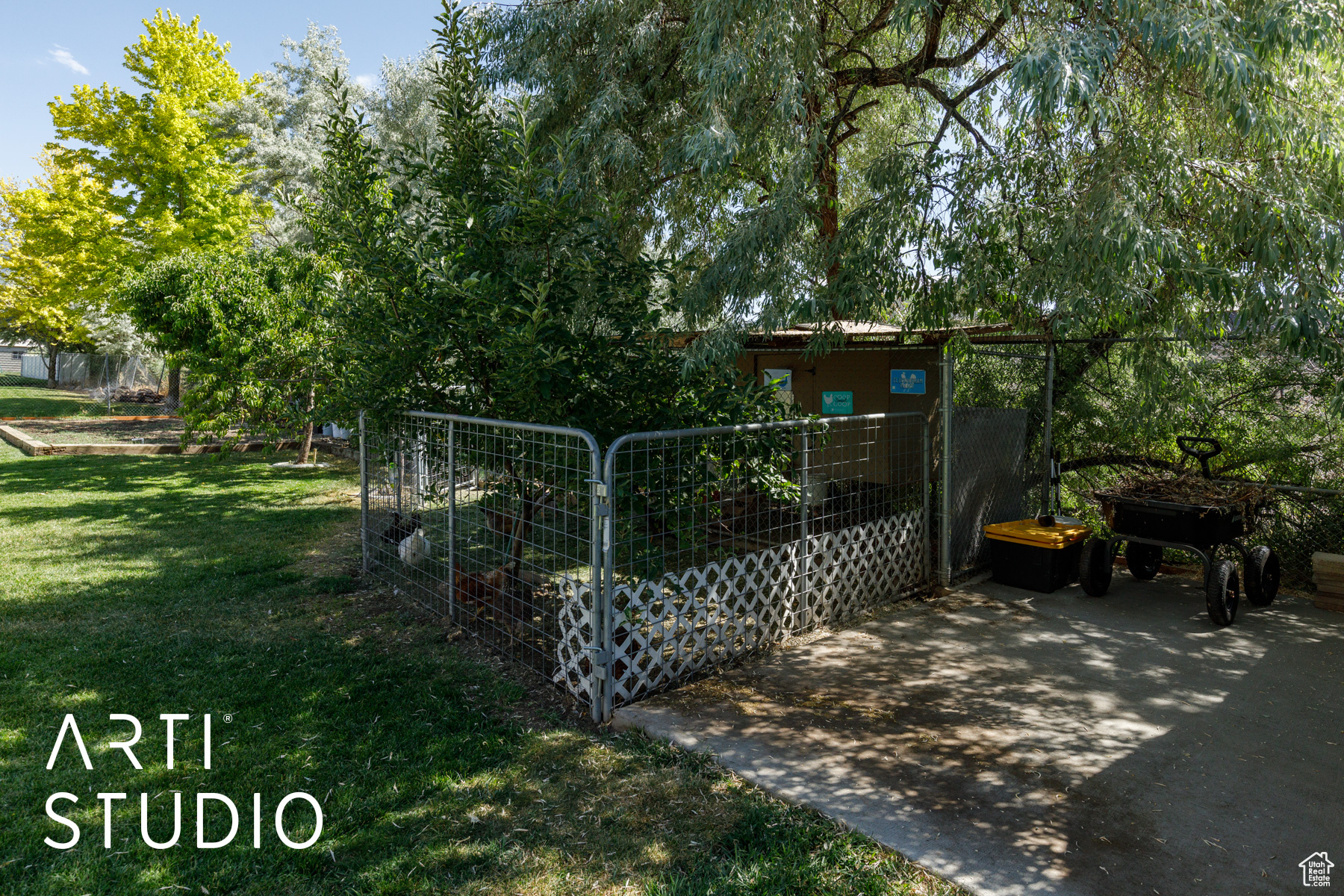 221 E BROOKMEADOW DR