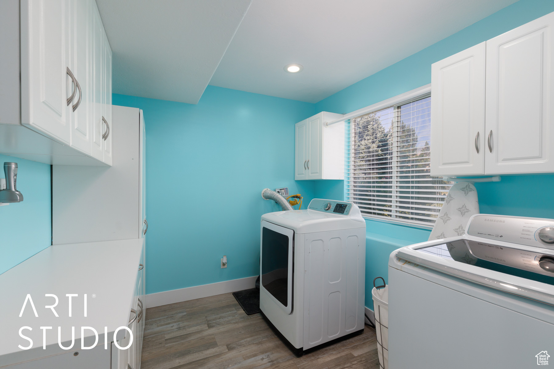 221 E BROOKMEADOW DR