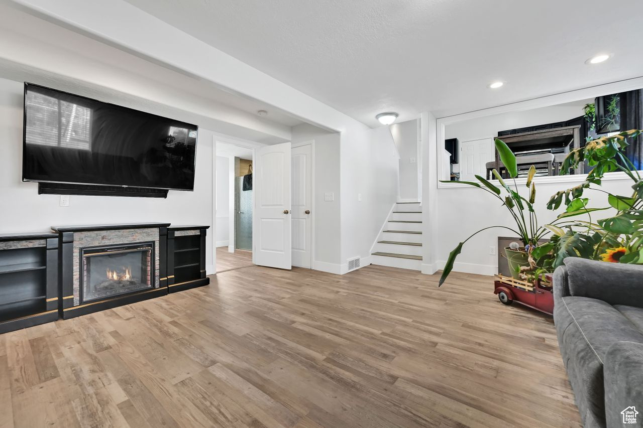 221 E BROOKMEADOW DR