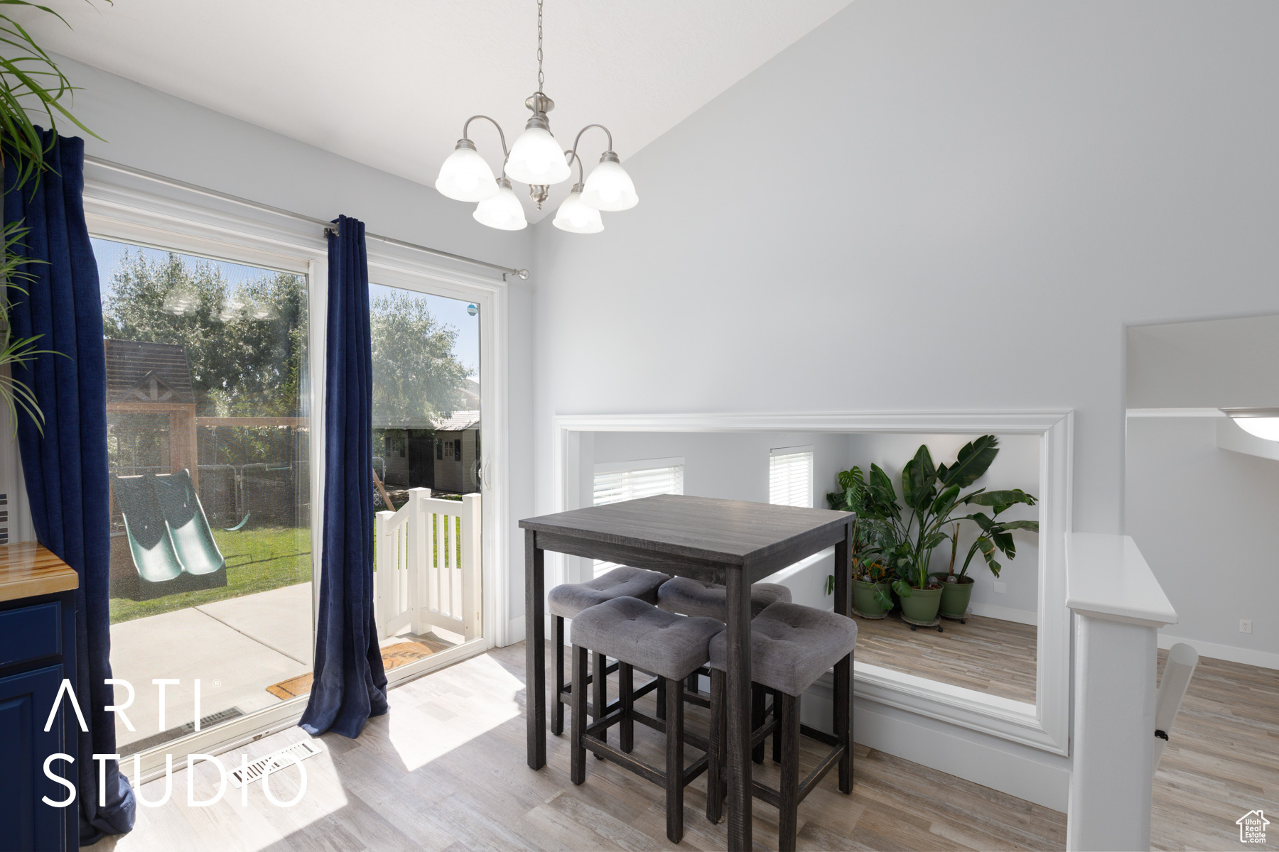 221 E BROOKMEADOW DR