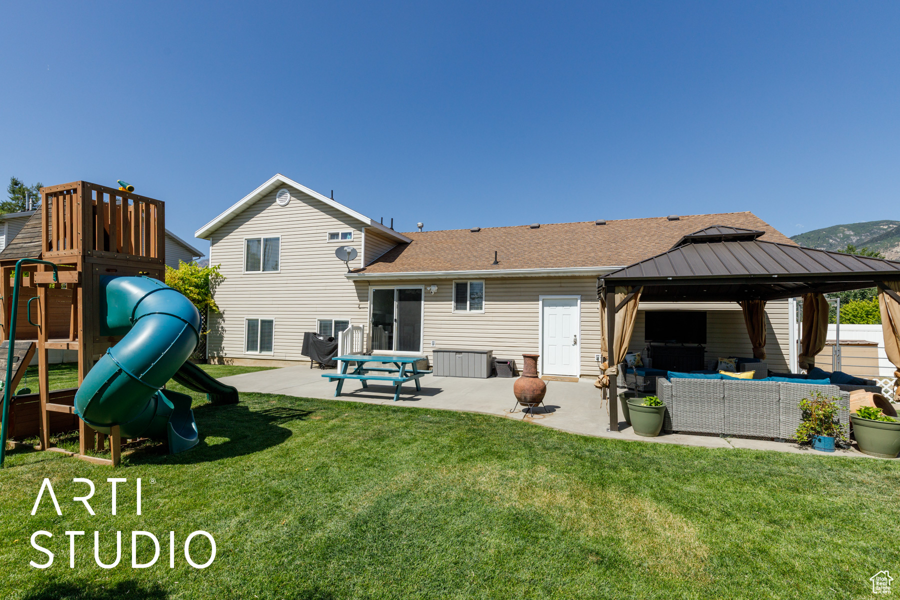 221 E BROOKMEADOW DR