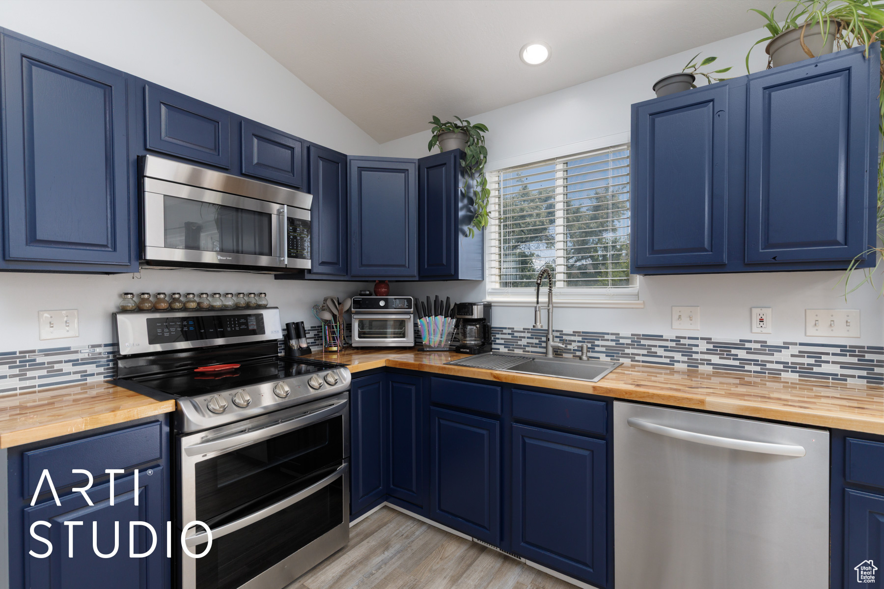 221 E BROOKMEADOW DR