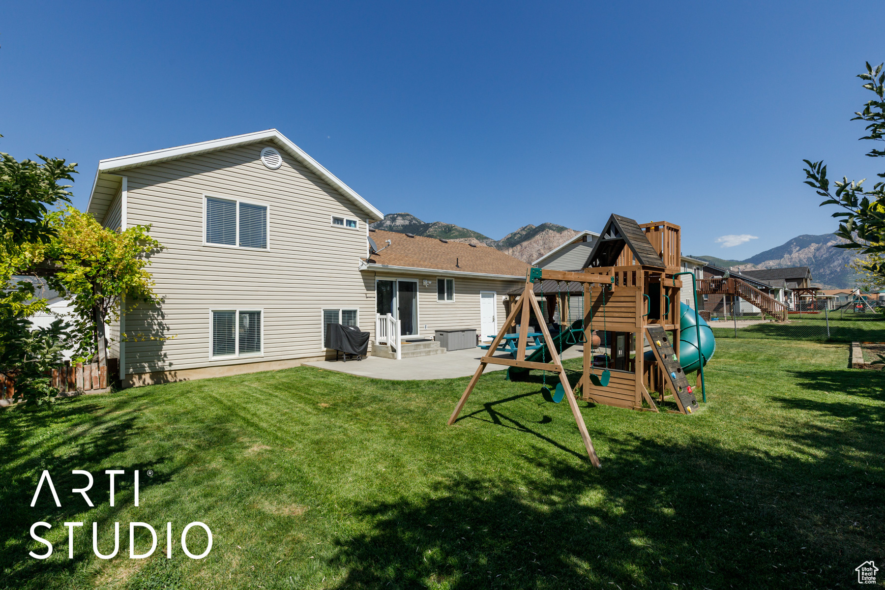 221 E BROOKMEADOW DR