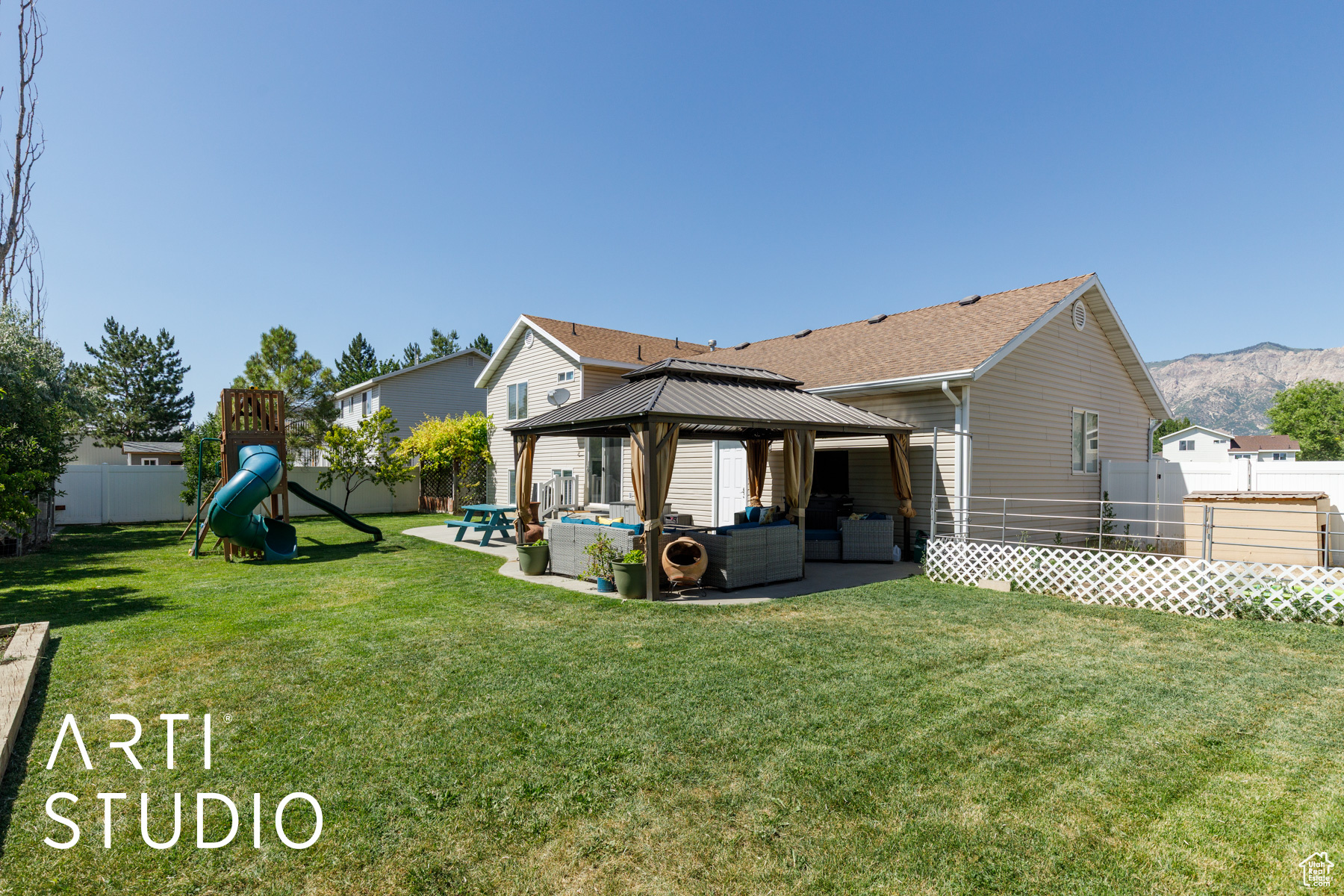 221 E BROOKMEADOW DR