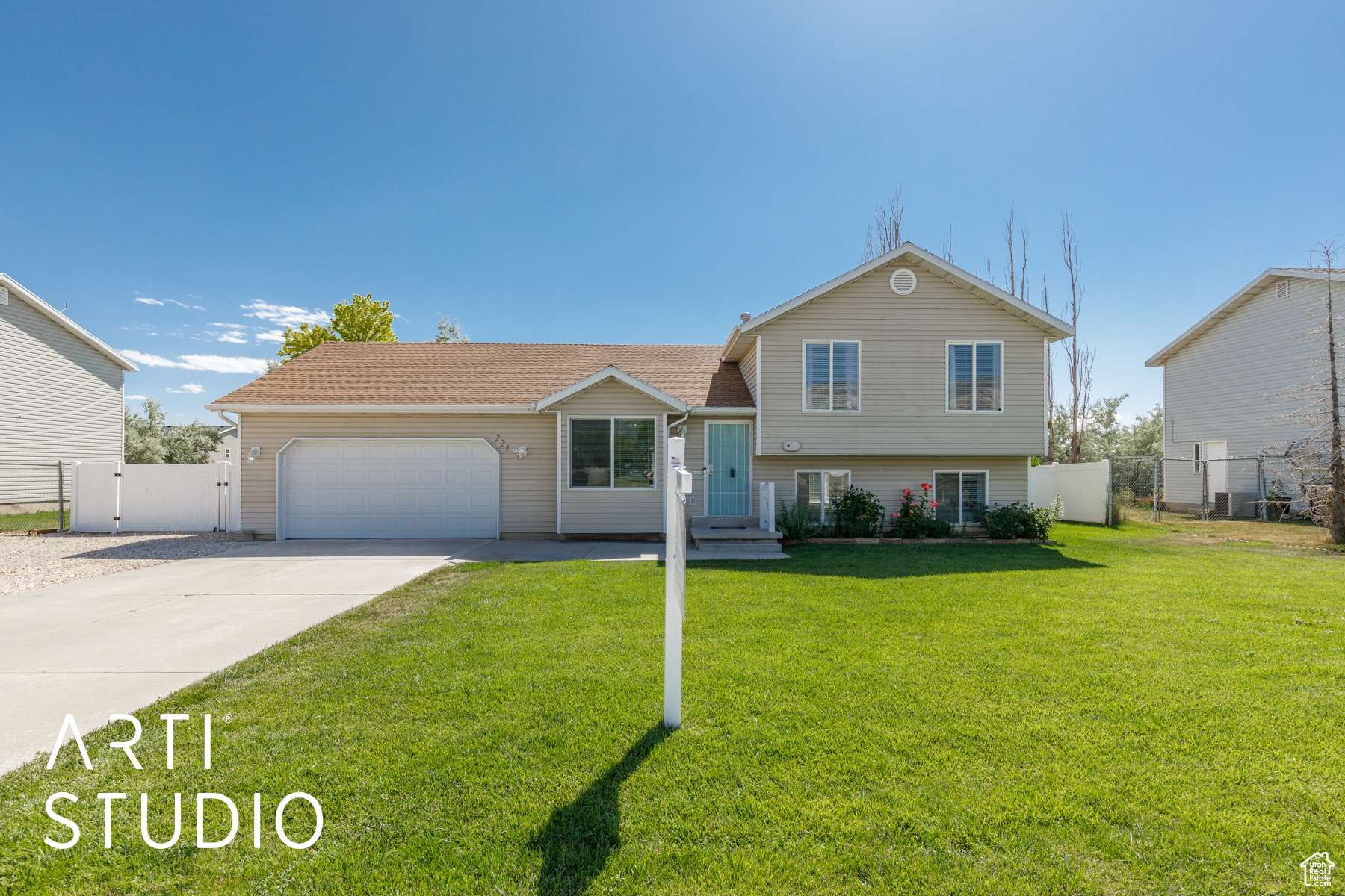 221 E BROOKMEADOW DR