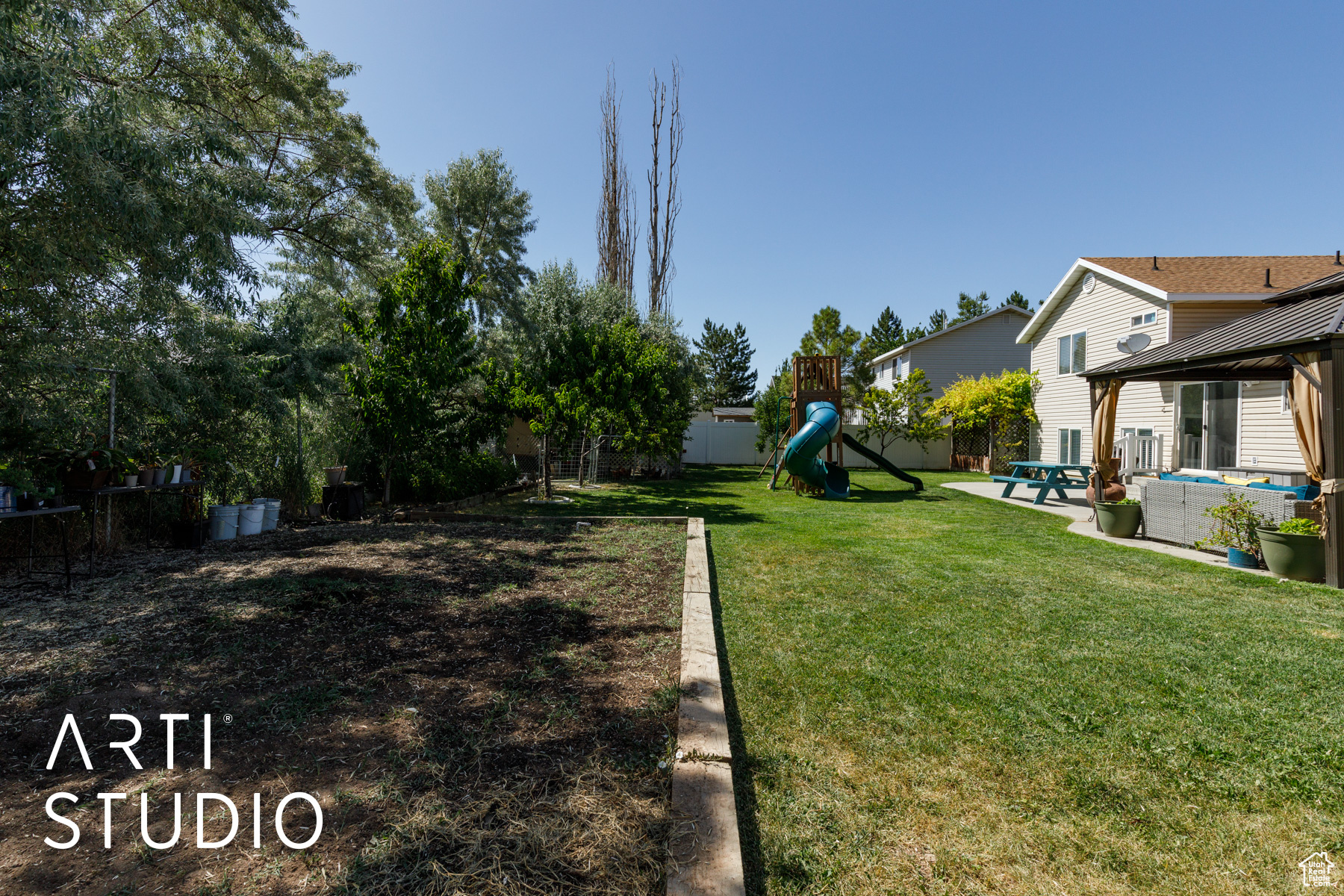 221 E BROOKMEADOW DR