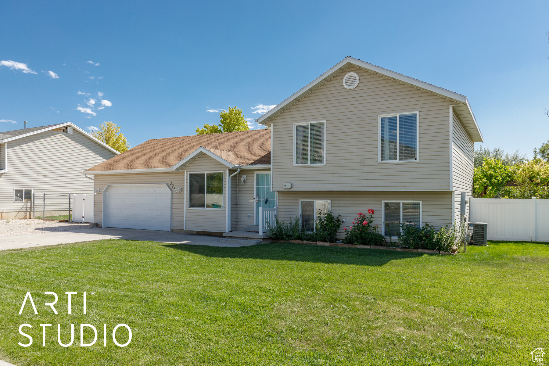 221 E BROOKMEADOW DR