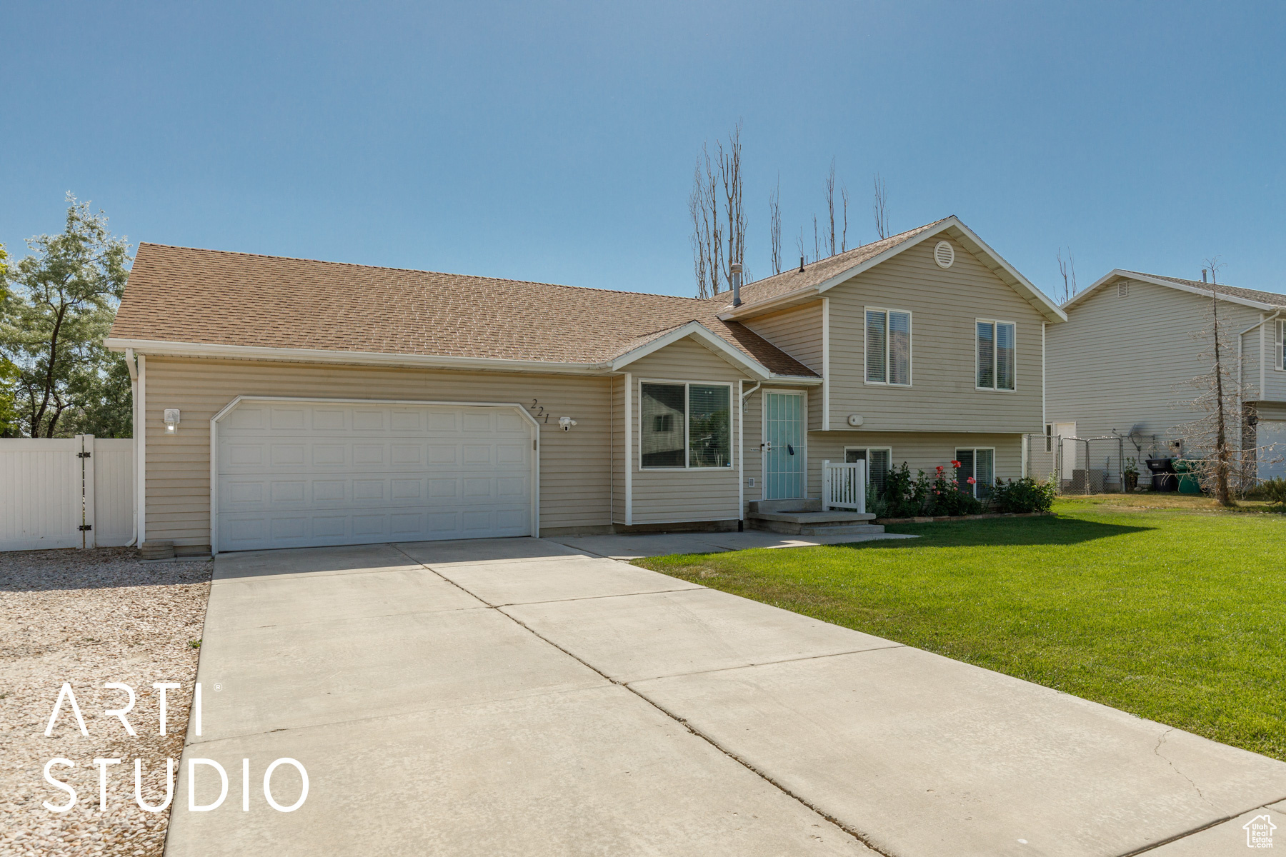 221 E BROOKMEADOW DR