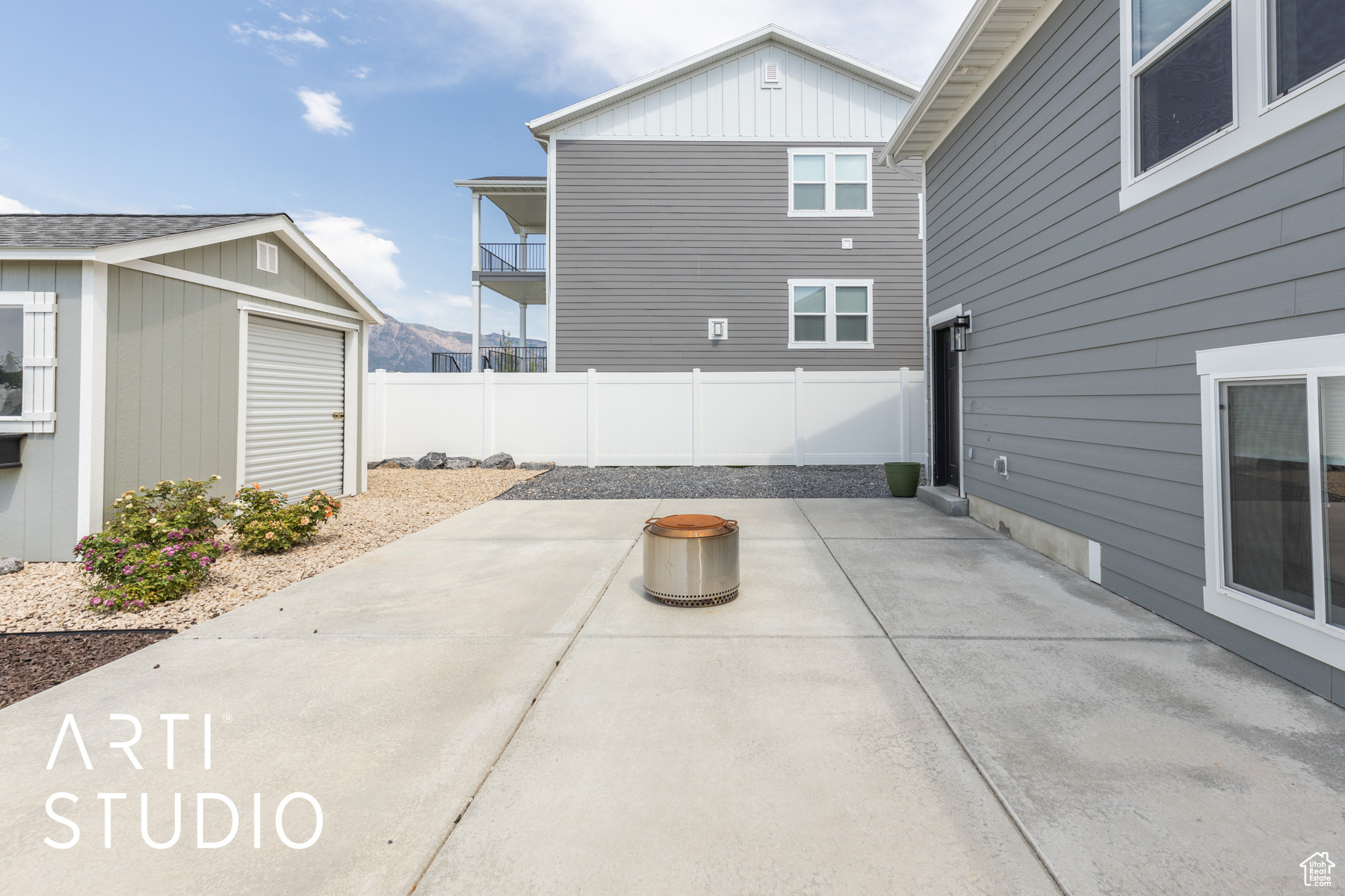 3946 W 2875 N