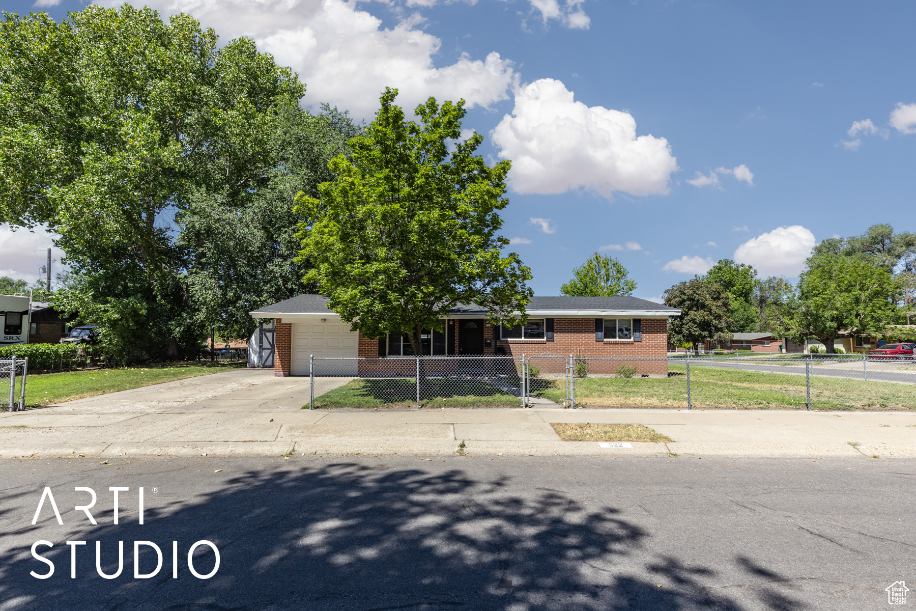 522 N VICKIE LN