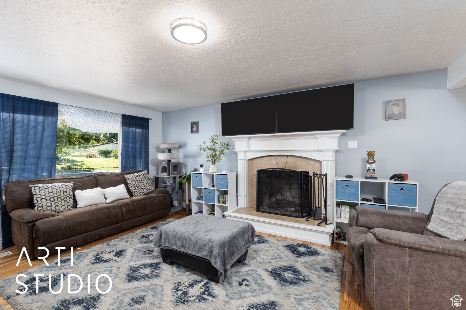 522 N VICKIE LN