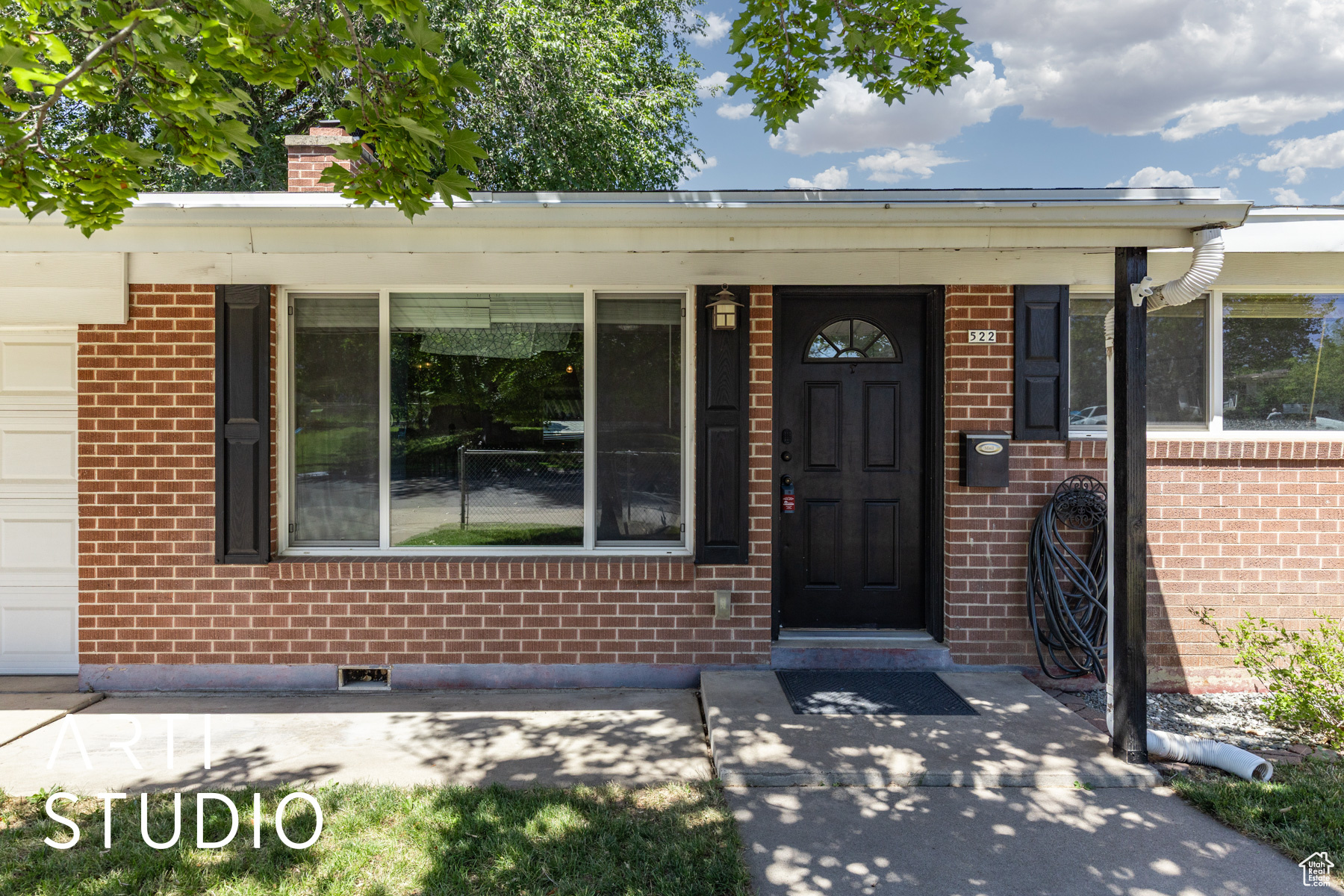 522 N VICKIE LN