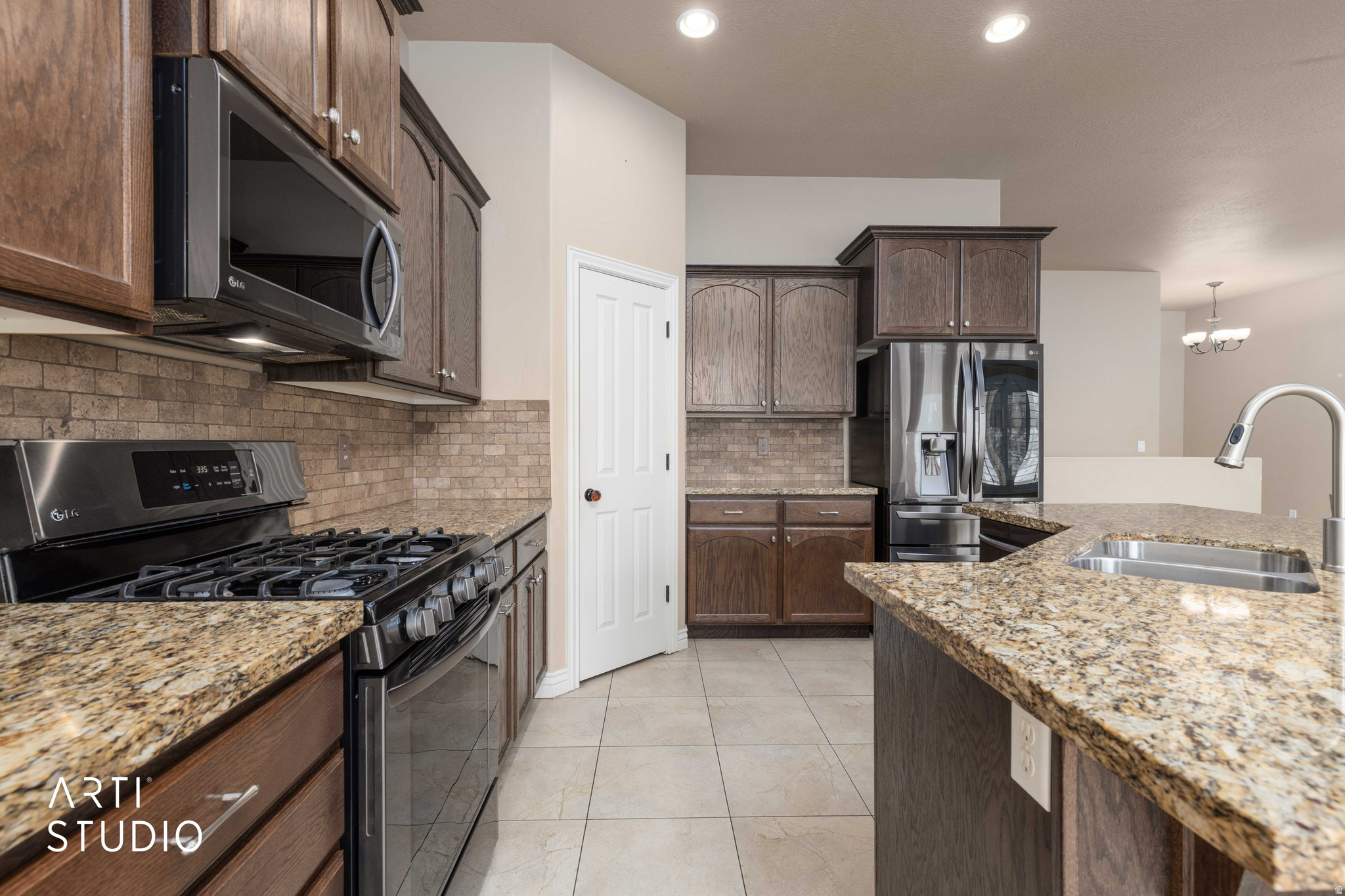 502 W ALDER CREEK DR