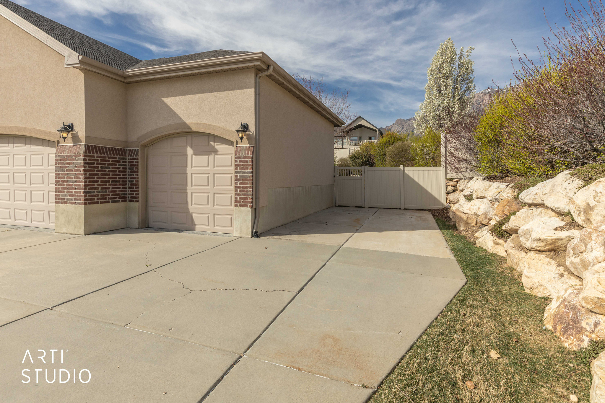 502 W ALDER CREEK DR