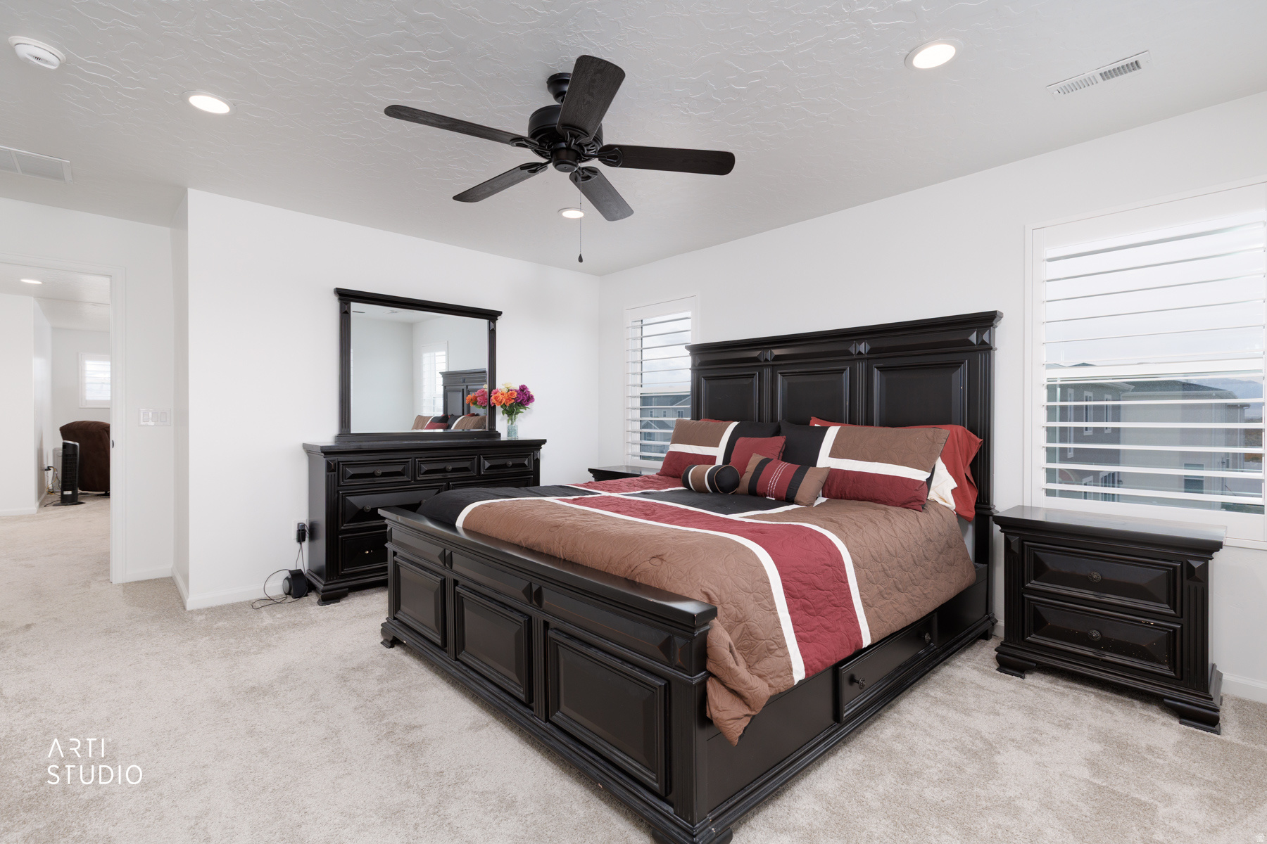 540 W LEFTY LN