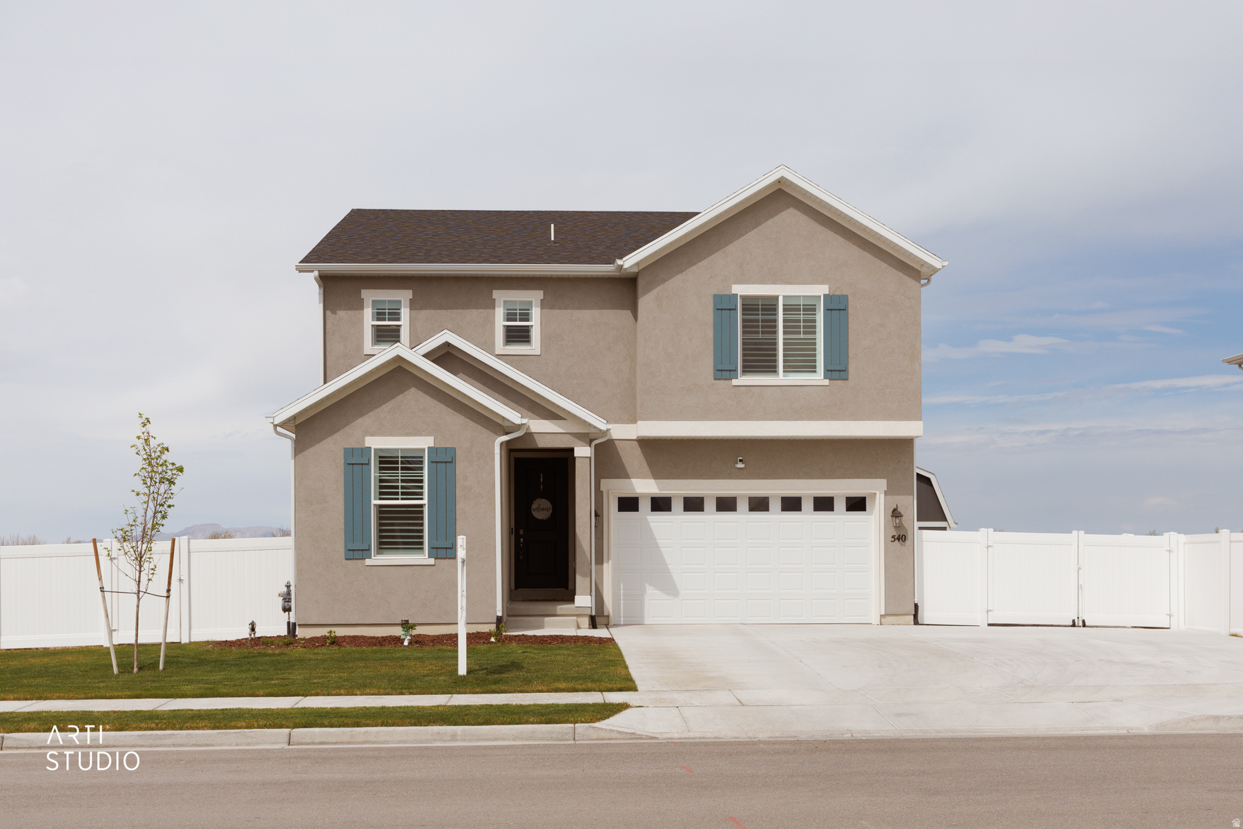 540 W LEFTY LN