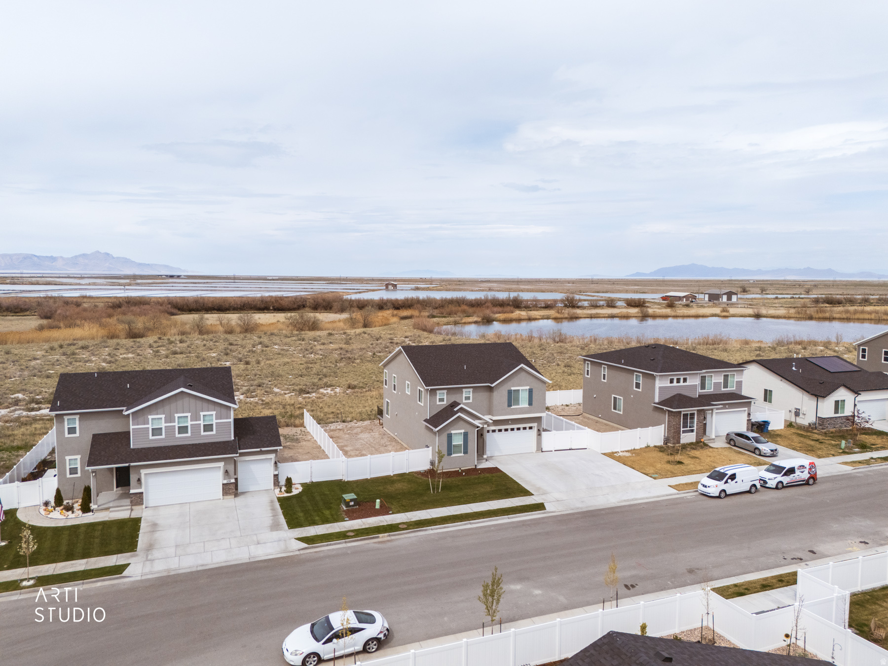 540 W LEFTY LN