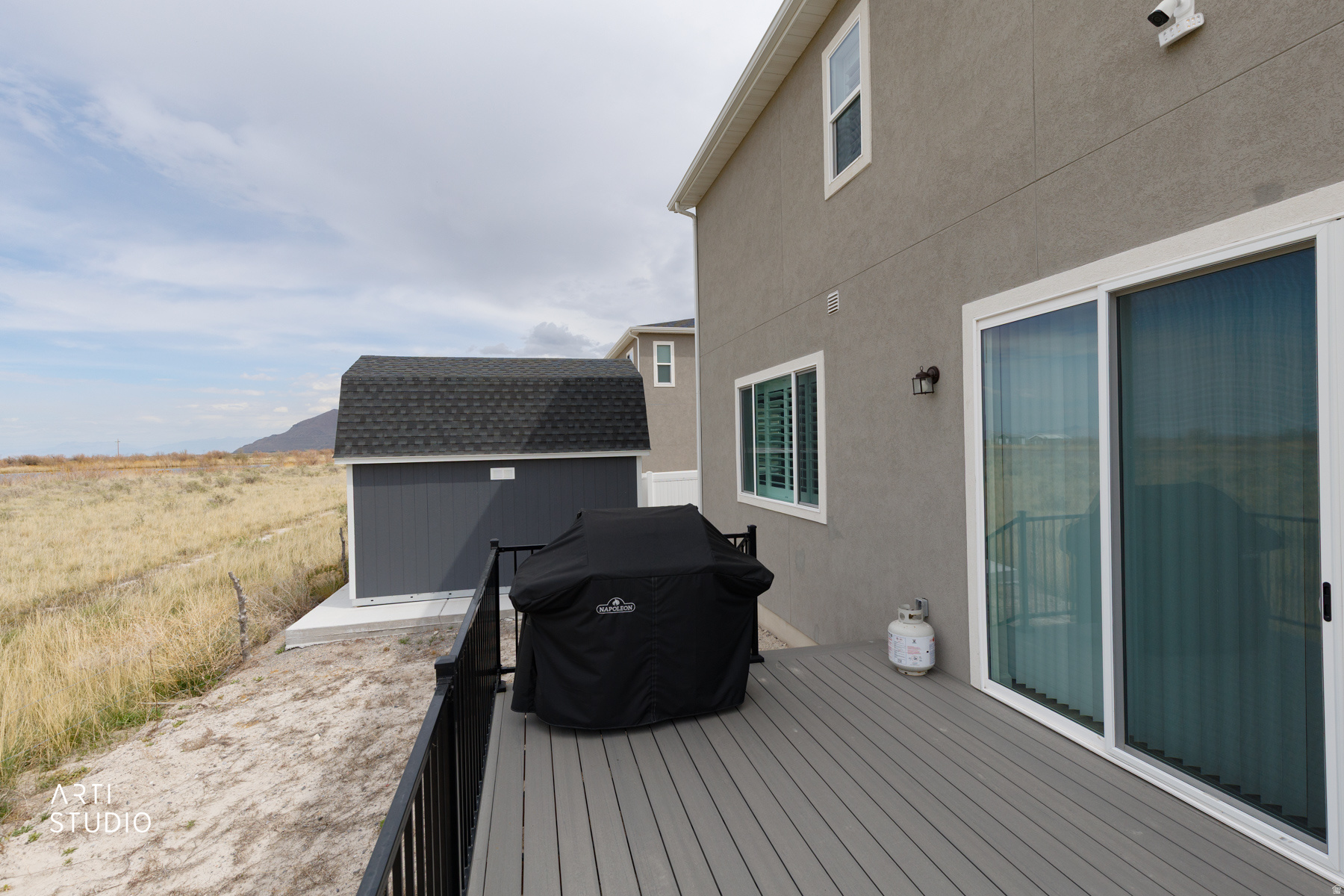 540 W LEFTY LN