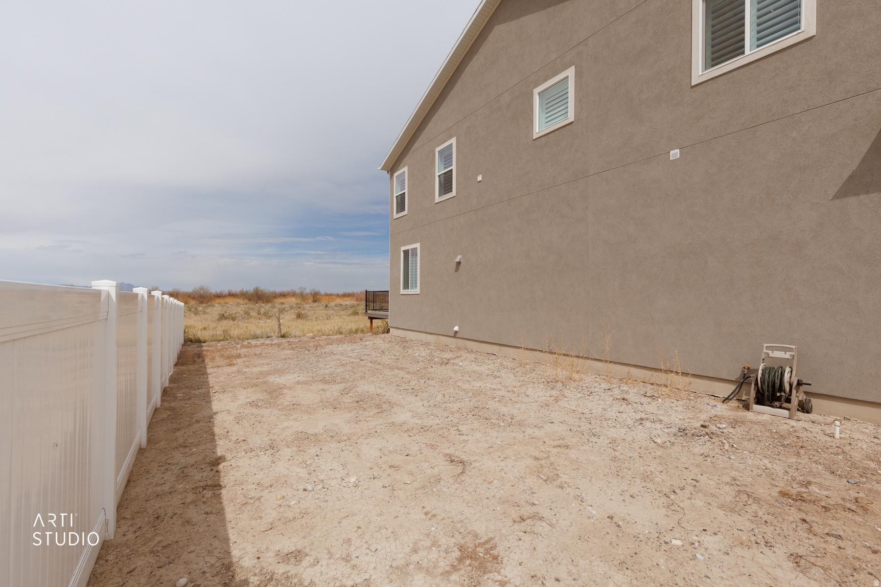 540 W LEFTY LN