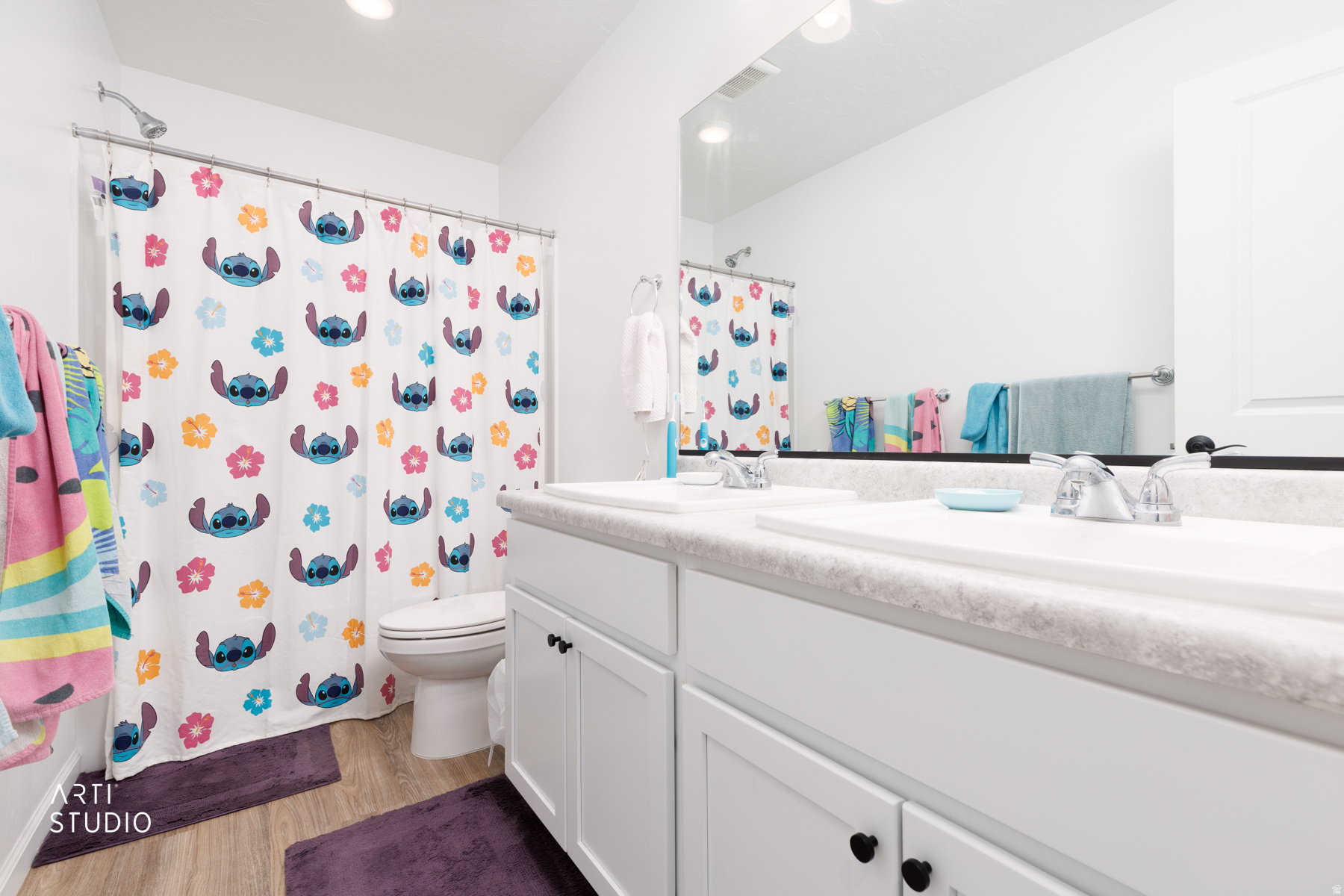 540 W LEFTY LN