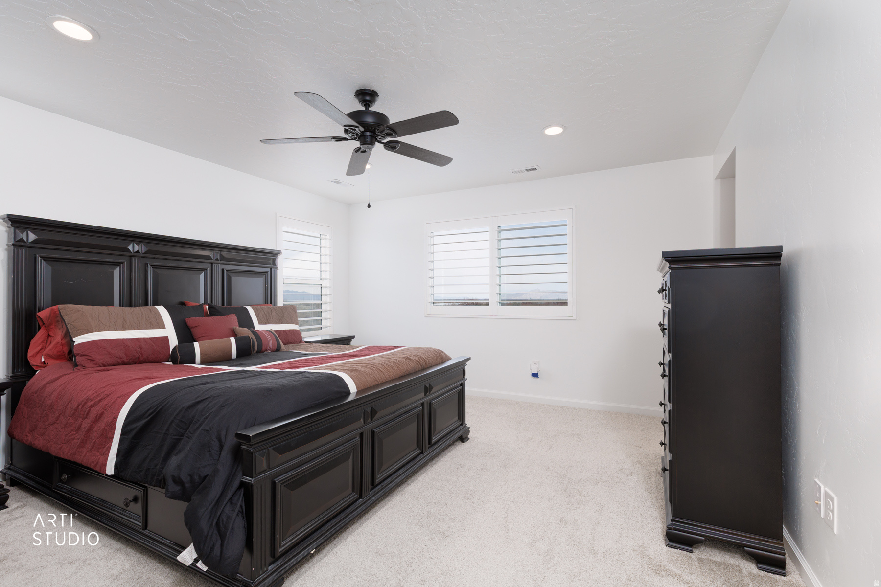 540 W LEFTY LN