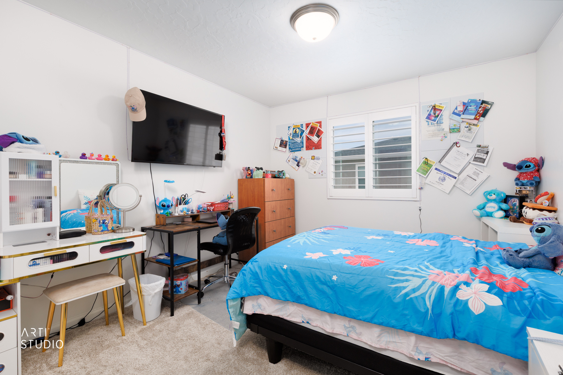 540 W LEFTY LN