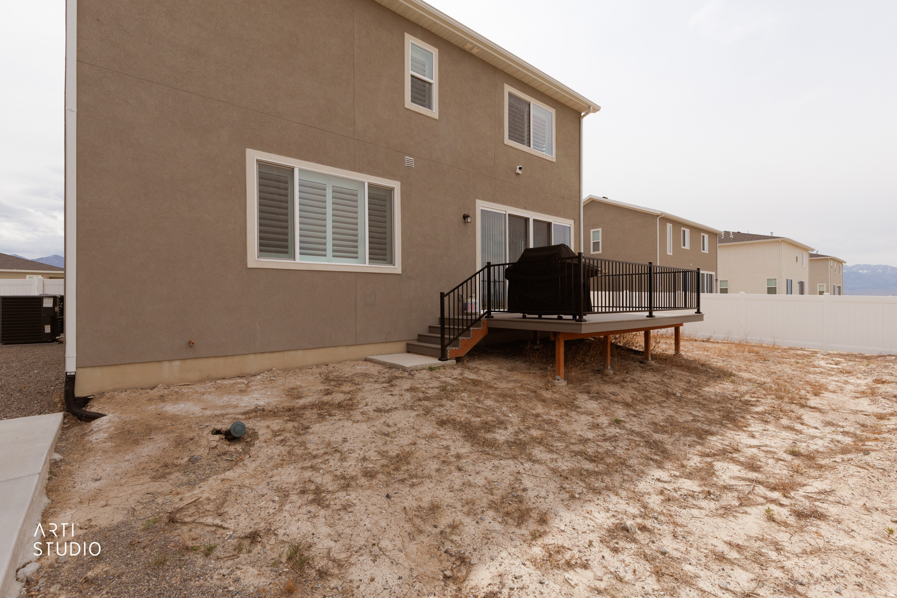 540 W LEFTY LN