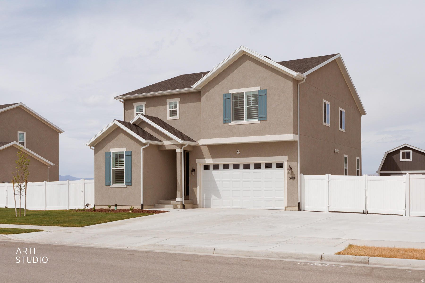 540 W LEFTY LN