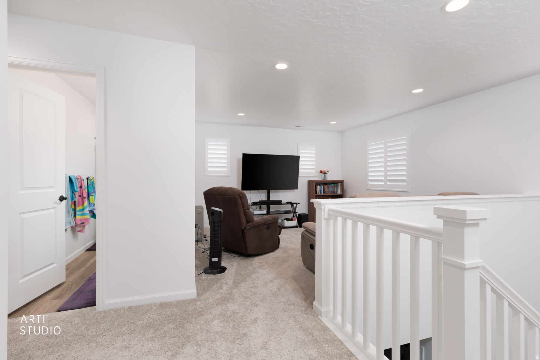 540 W LEFTY LN