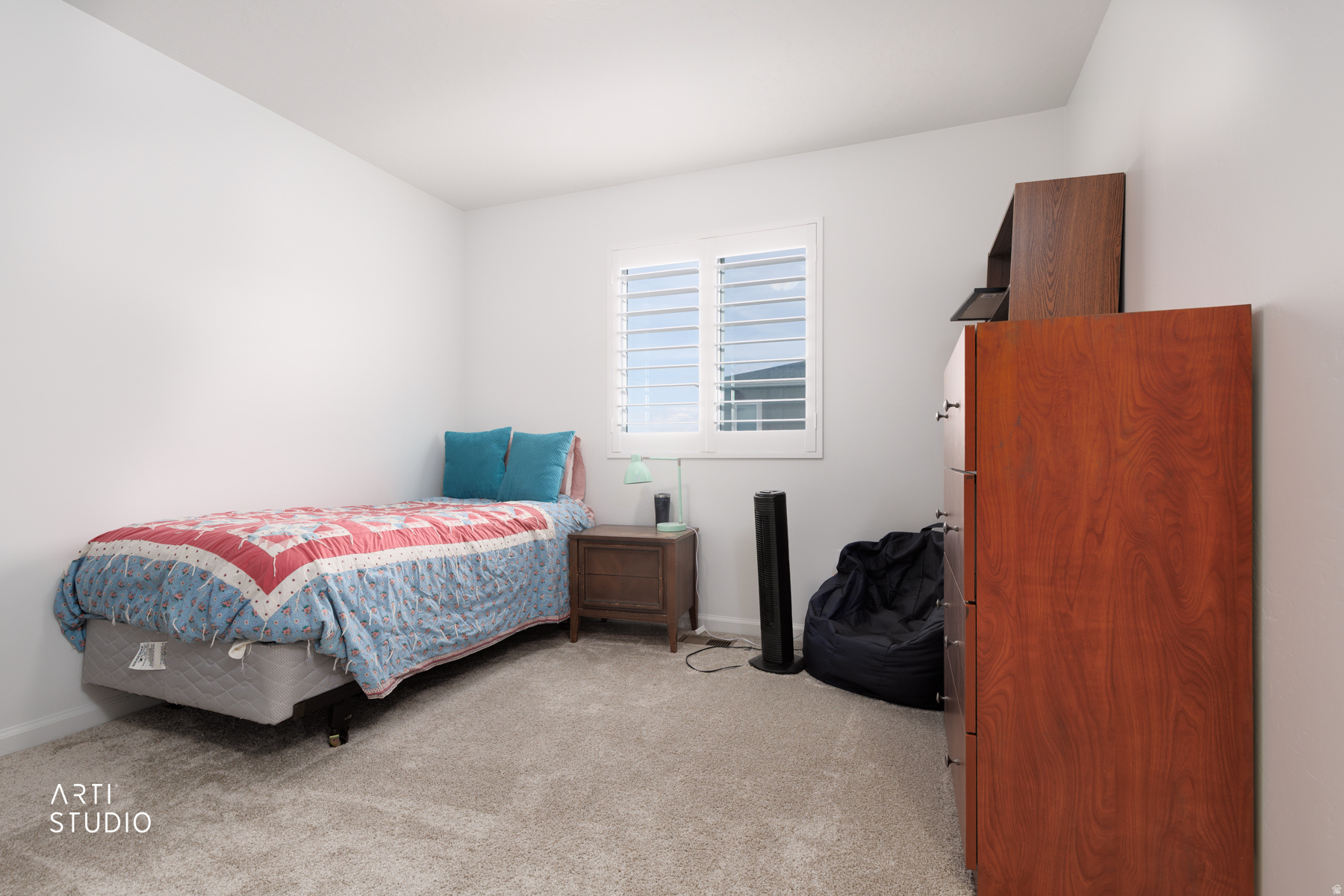 540 W LEFTY LN