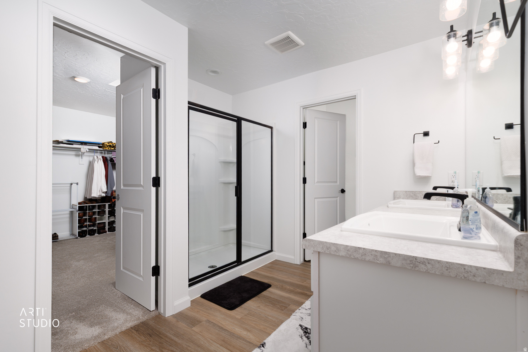 540 W LEFTY LN
