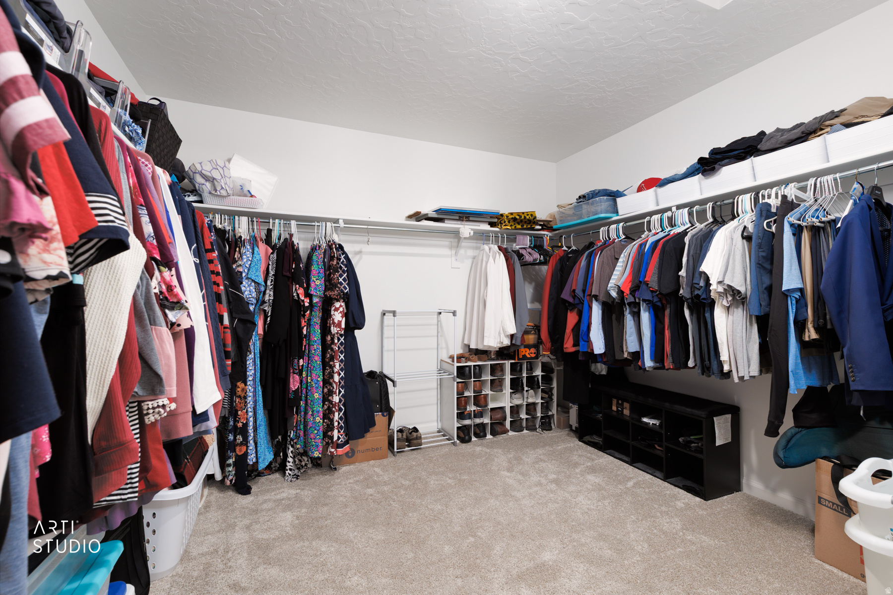 540 W LEFTY LN