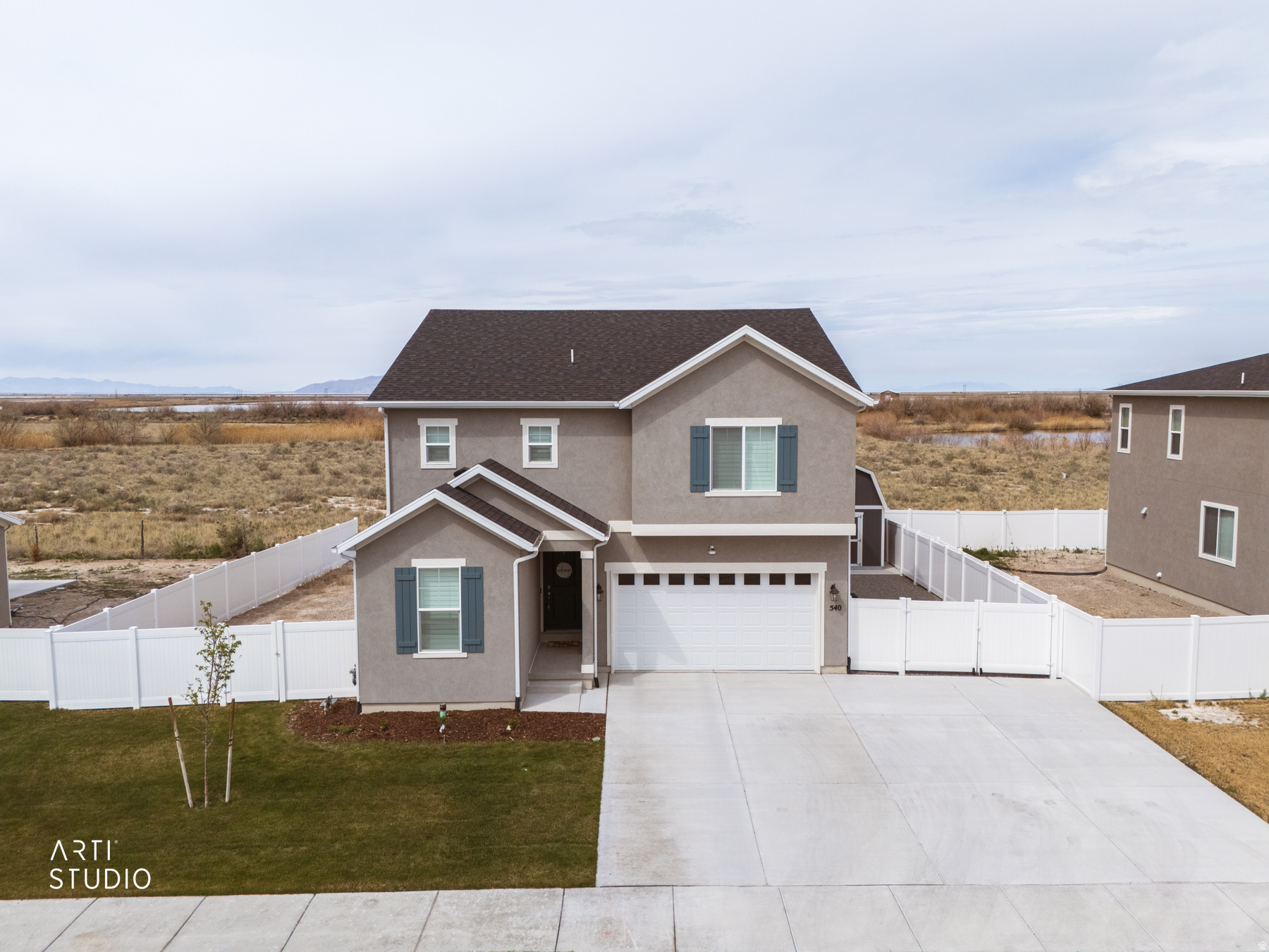 540 W LEFTY LN