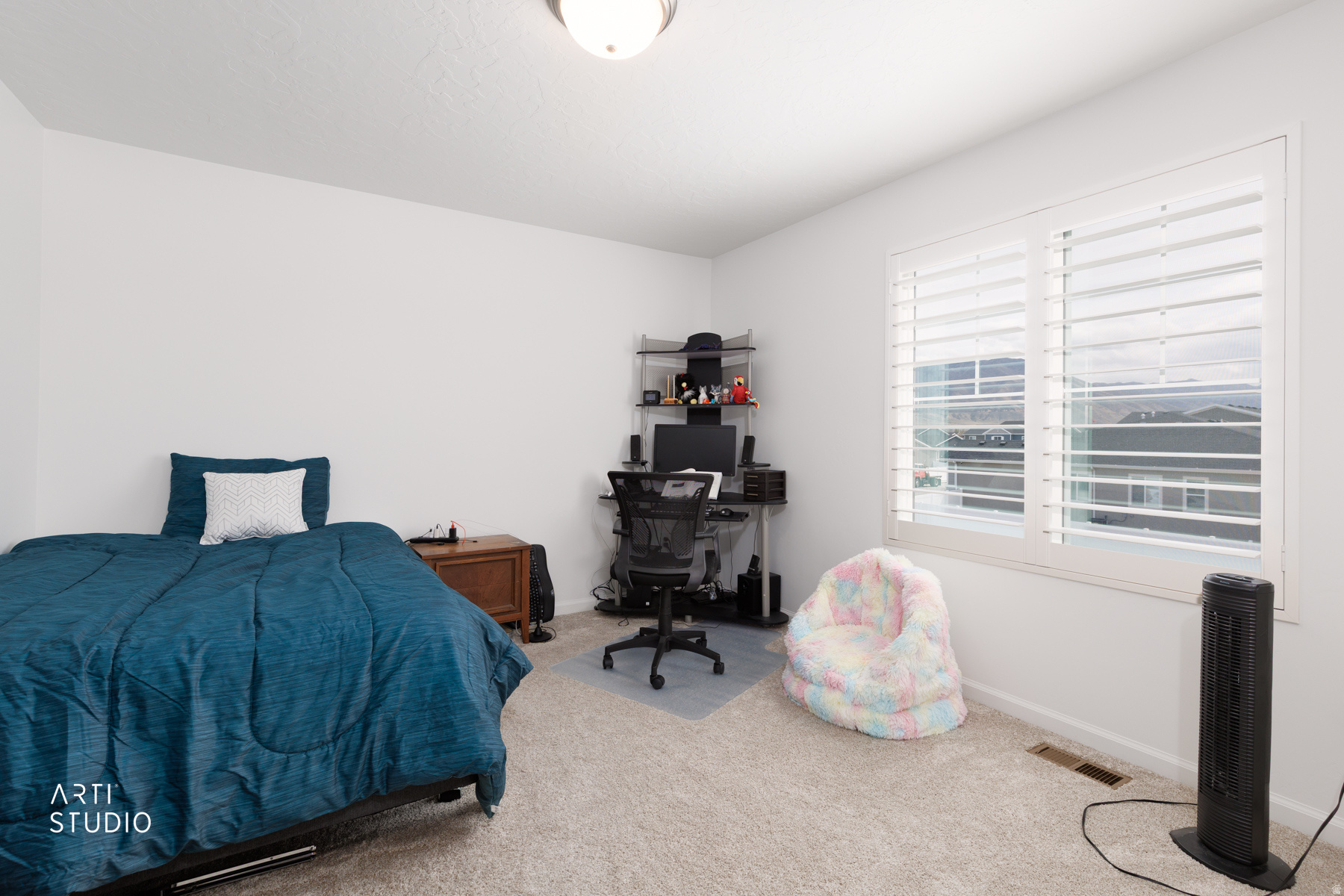 540 W LEFTY LN