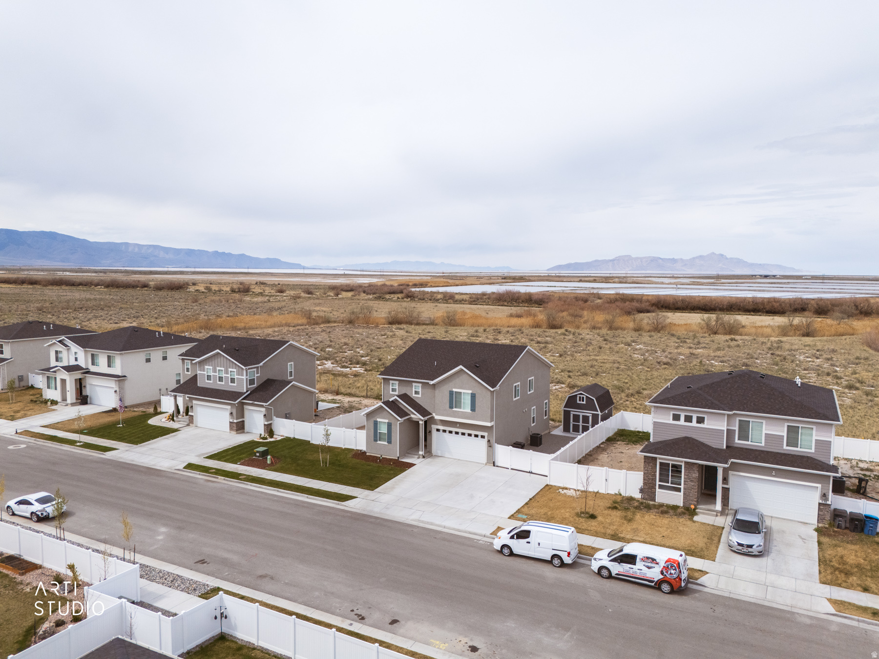 540 W LEFTY LN