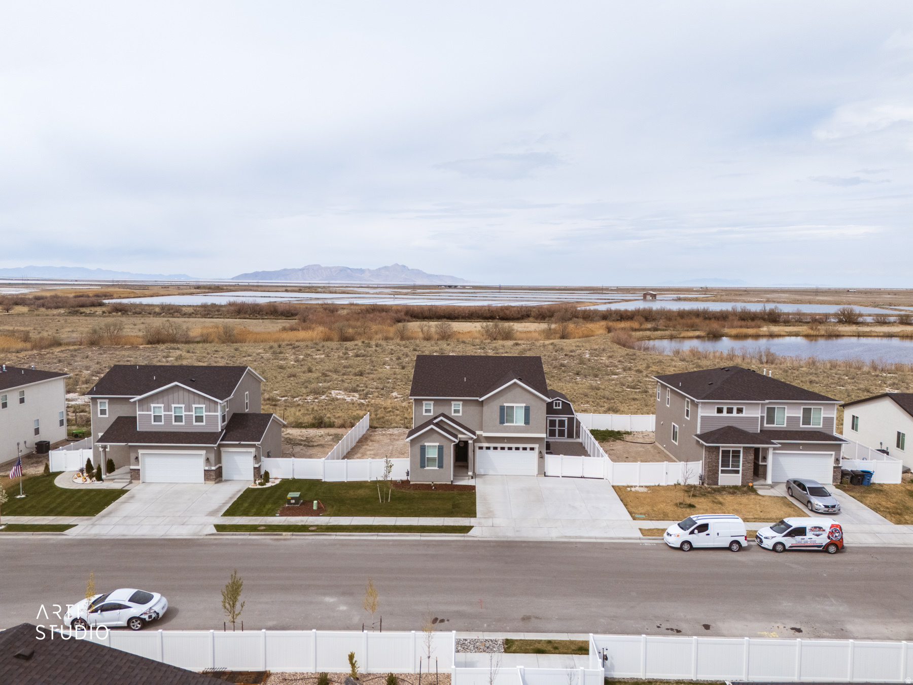 540 W LEFTY LN