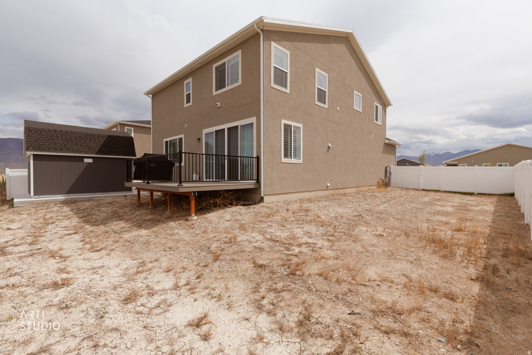 540 W LEFTY LN