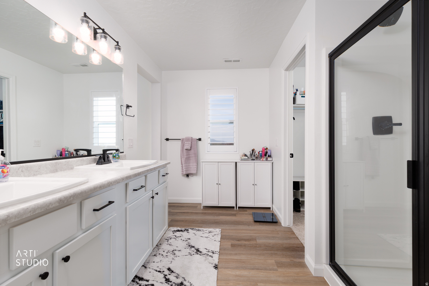540 W LEFTY LN