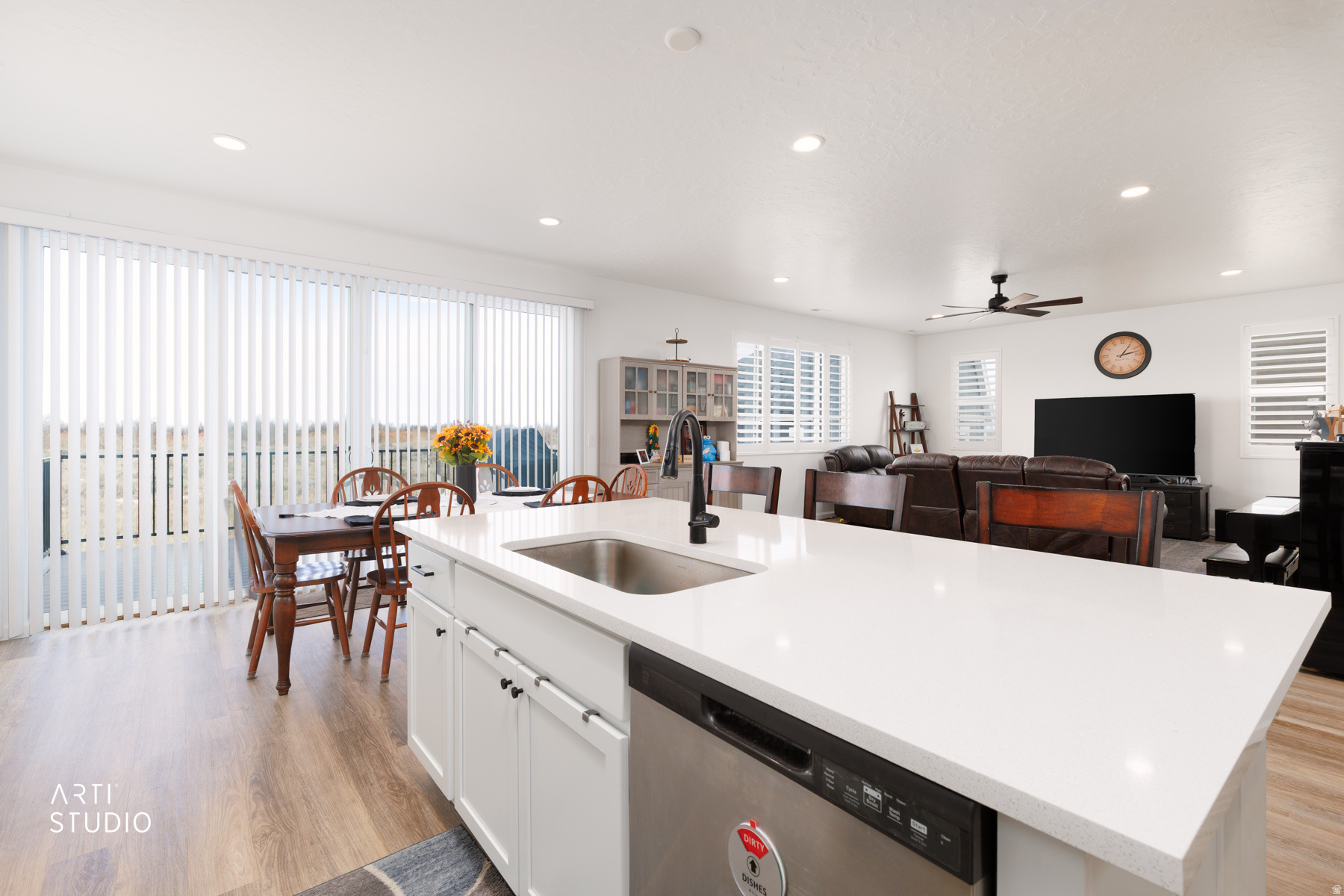 540 W LEFTY LN