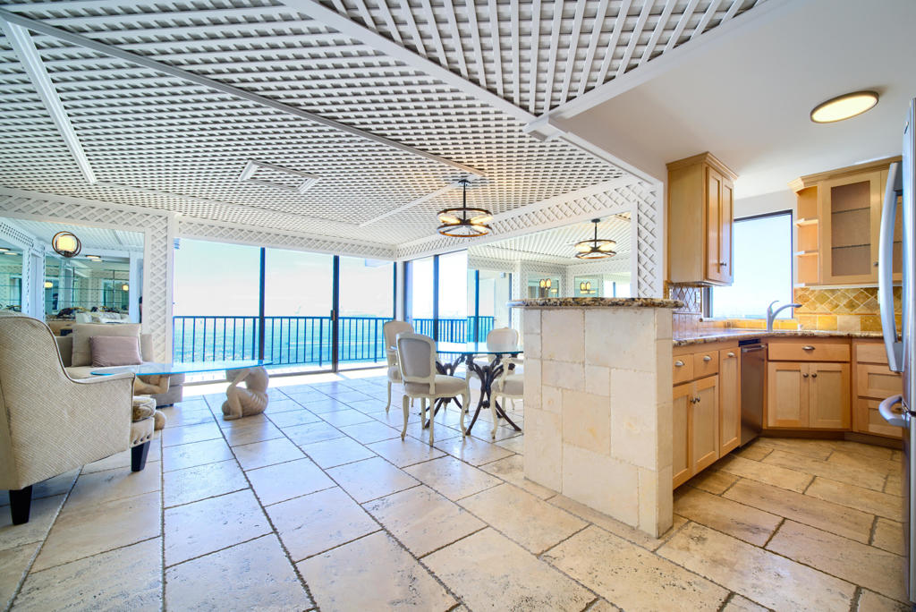 1750 E Ocean Boulevard 913