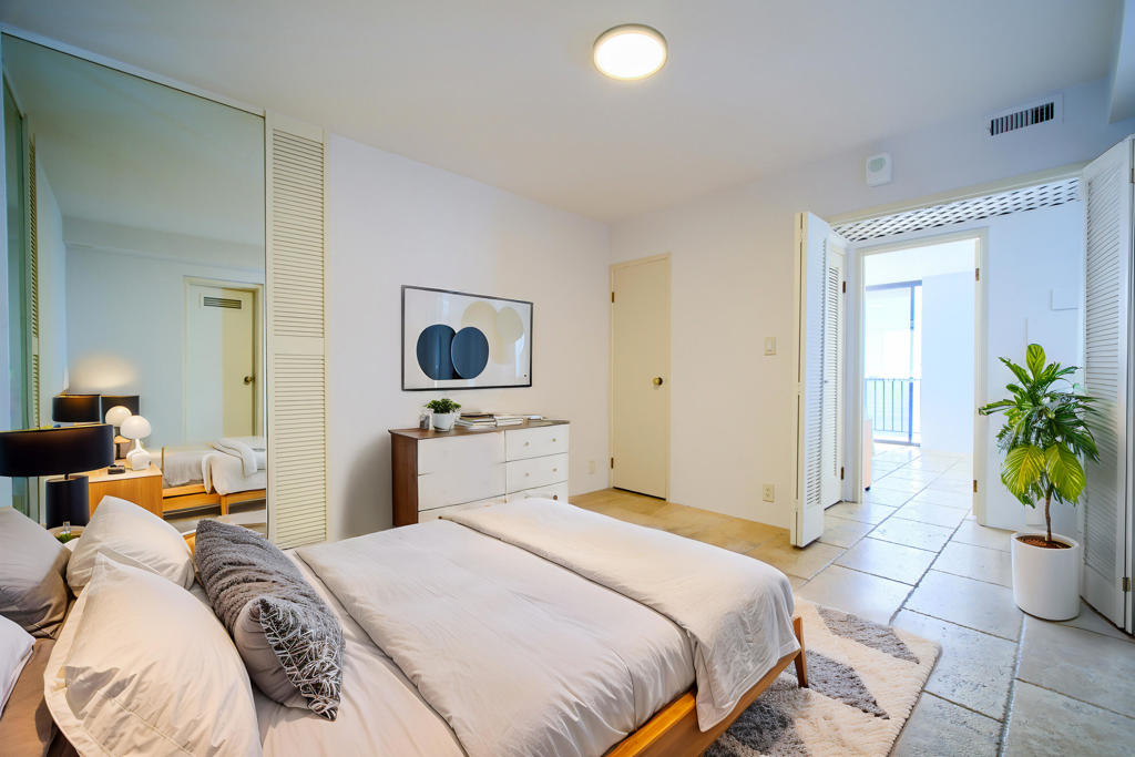 1750 E Ocean Boulevard 913