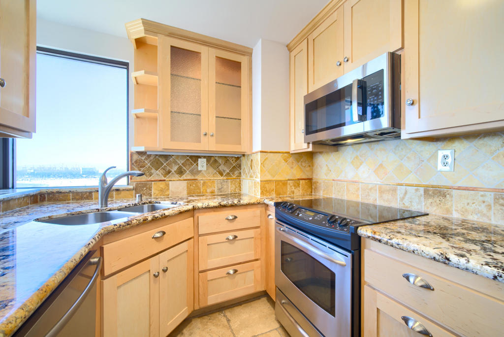 1750 E Ocean Boulevard 913