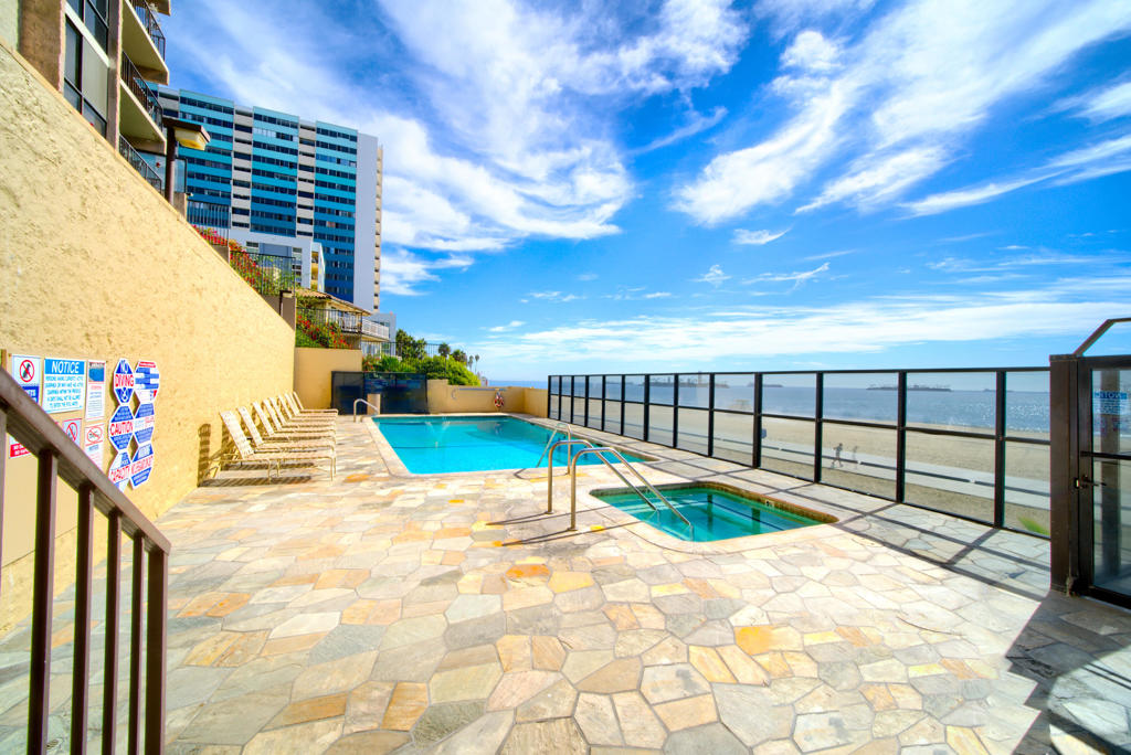 1750 E Ocean Boulevard 913