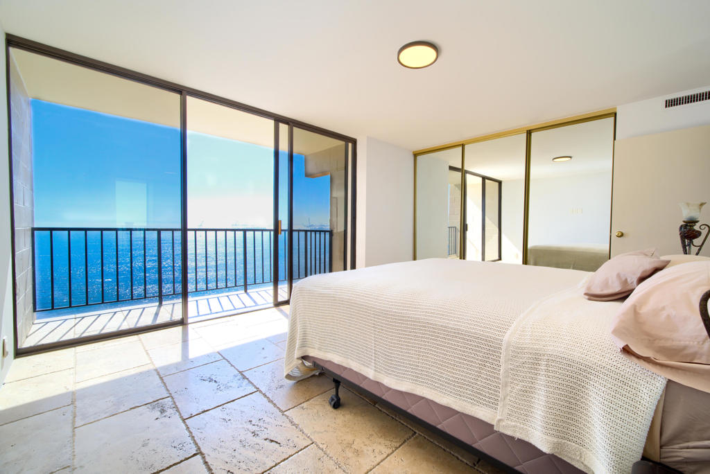 1750 E Ocean Boulevard 913